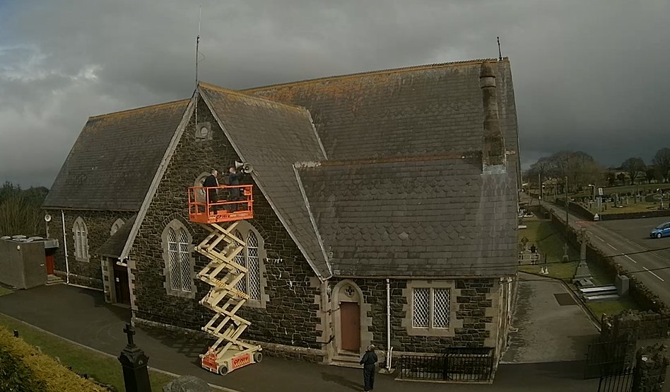 Experts remove Tannoy loudspeakers from Chapel