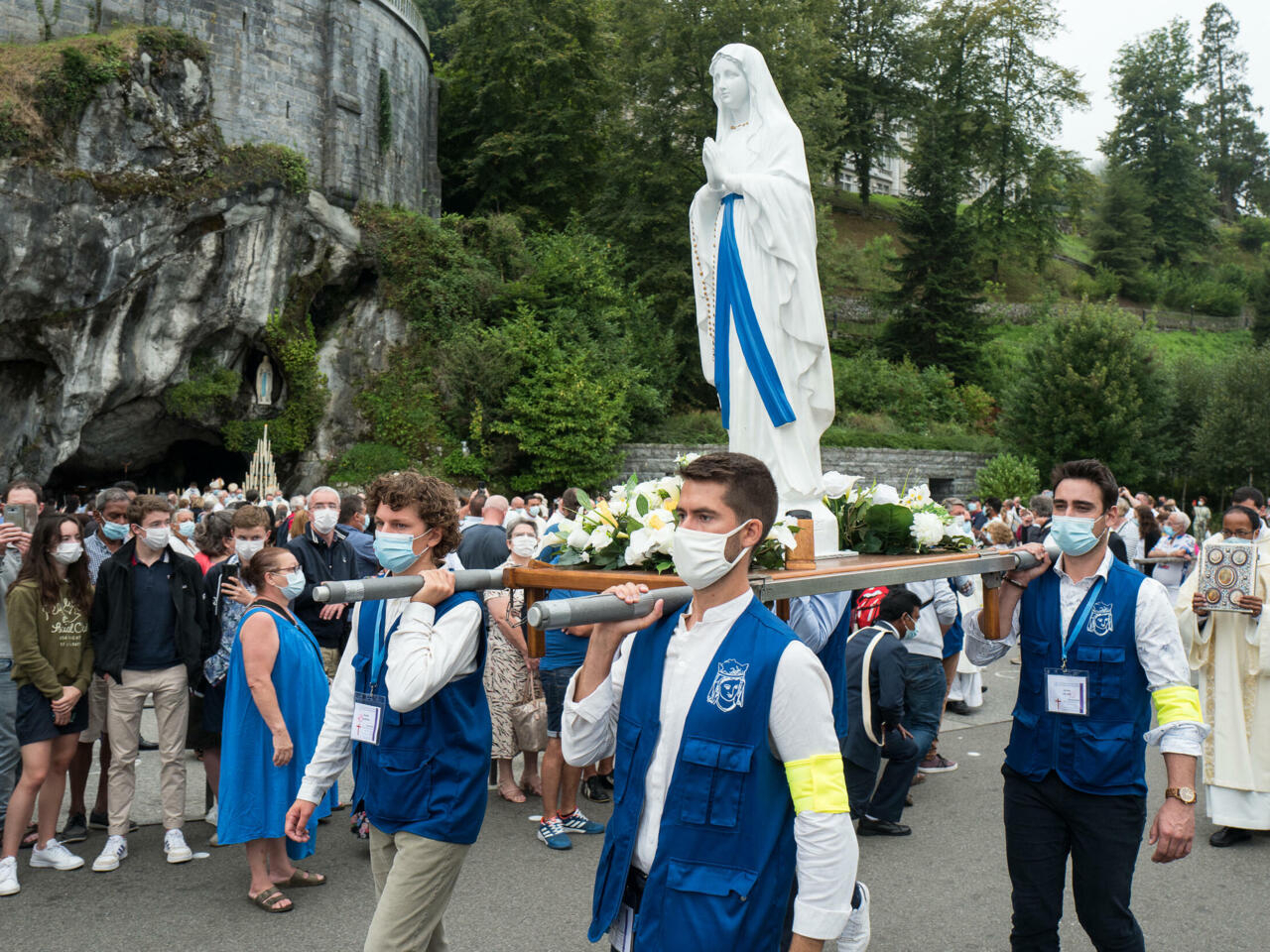 Lourdes: fewer pilgrims but equal fervour for Assumption Day celebrations